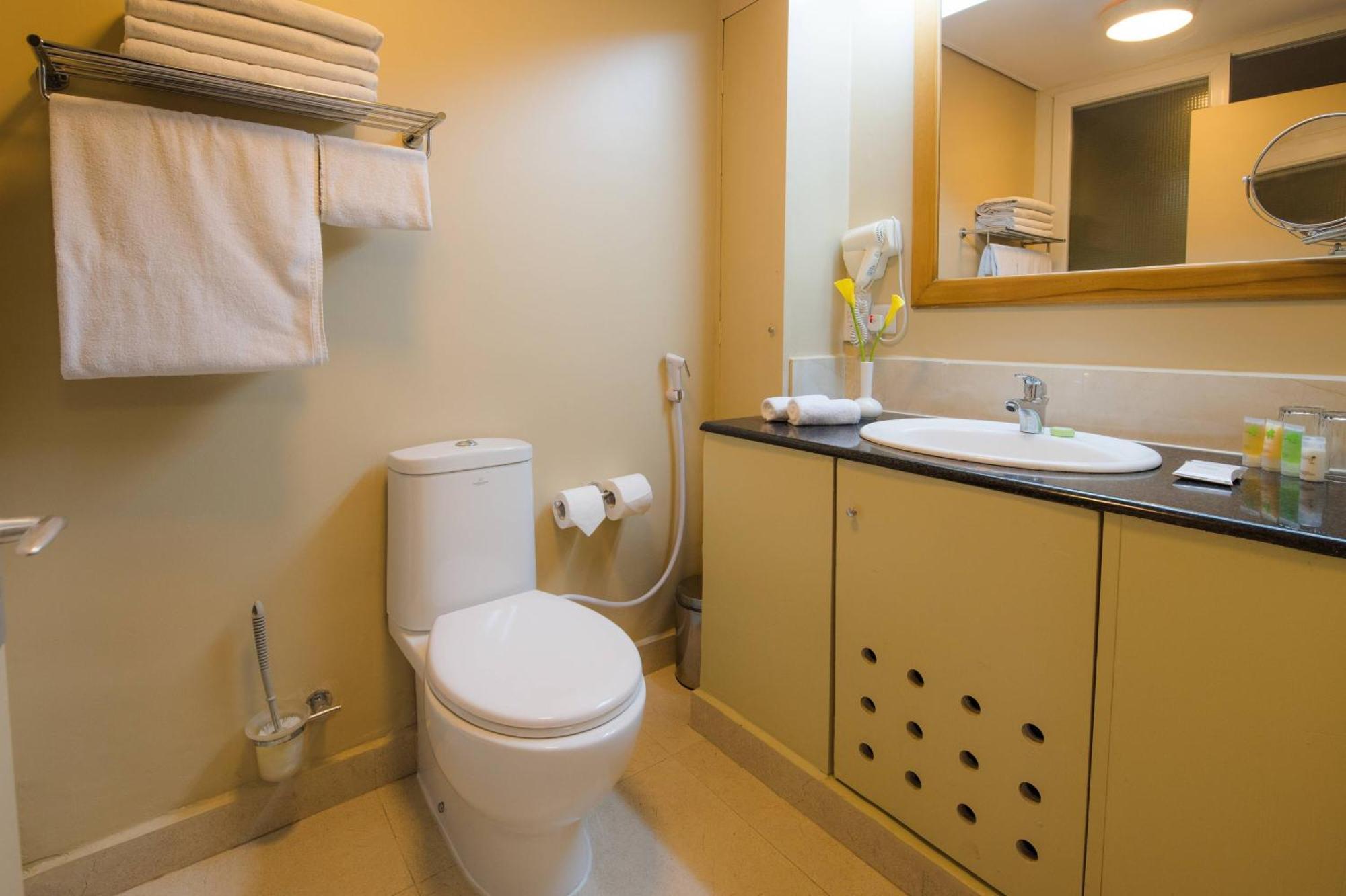 Protea Hotel By Marriott Dar Es Salaam Oyster Bay Екстериор снимка