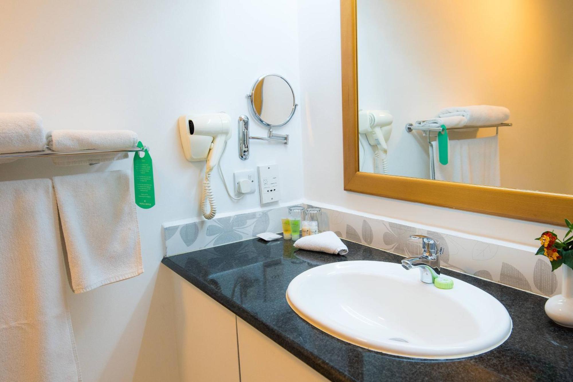 Protea Hotel By Marriott Dar Es Salaam Oyster Bay Екстериор снимка